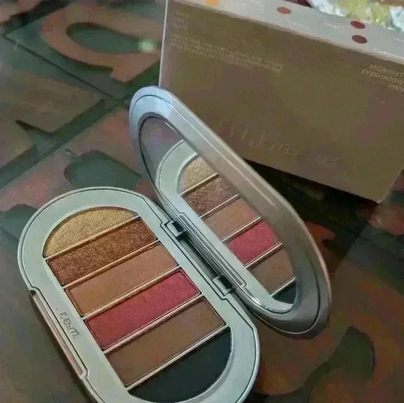 R.E.M.beauty Principessa Eyeshadow Palette in Midnight Shadows - Picture 8 of 11